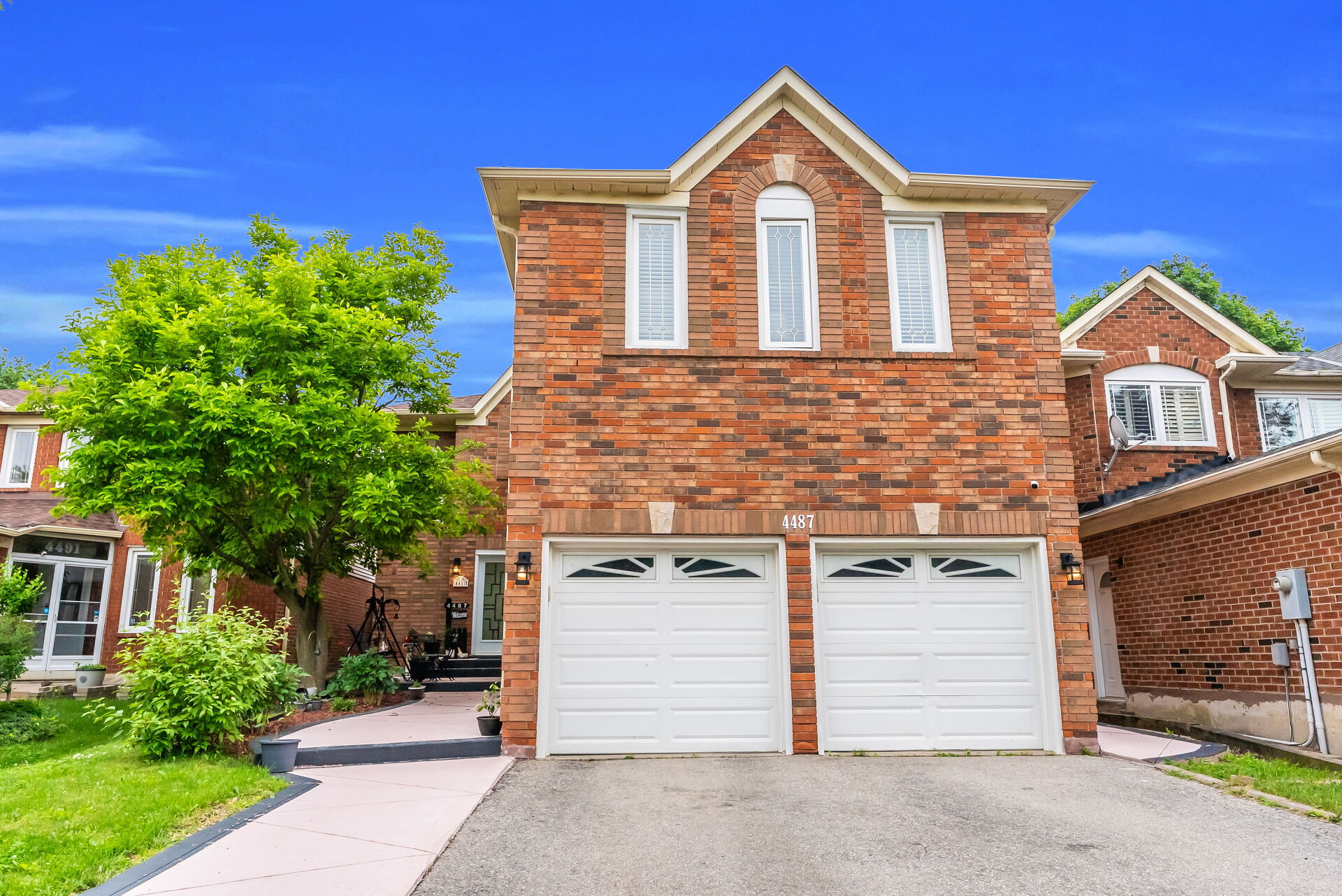 4487 Inchbury Road in Mississauga, ON L5M 4J8
